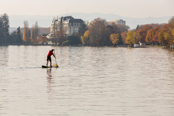 Stand-up paddle en fin de journée