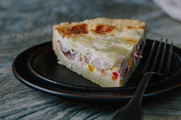 Chicken tart with paprika and goat cheese