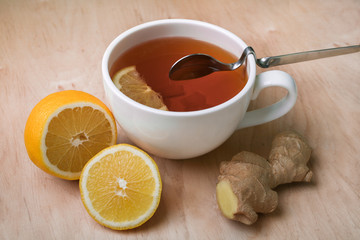 Fresh ginger, tea and lemon - the best medicine for colds