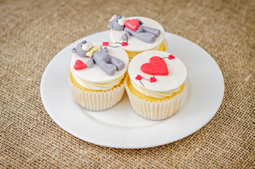 Cupcakes with teddy bear on plate