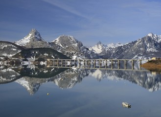 Pantano de Ria&ntilde;o en Le&oacute;n. Espa&ntilde;a