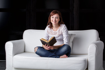 Obraz premium girl sitting on a white sofa