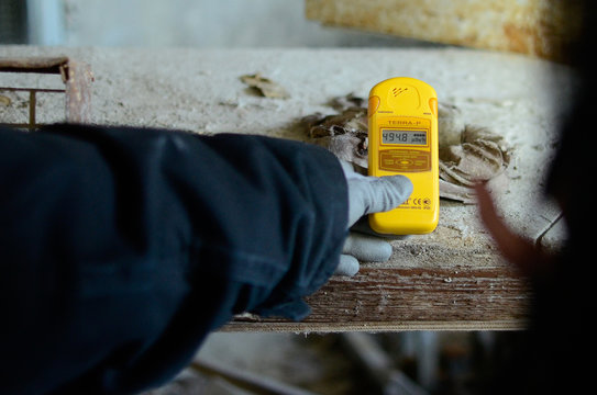 Geiger reading of a cloth in hospital's waiting room in Pripyat, October 2015