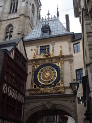 Rouen mit Uhrarkade