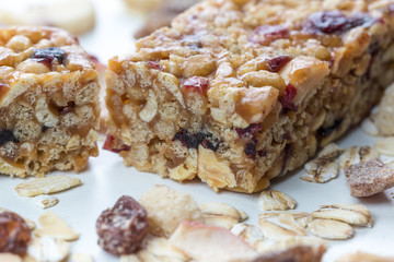 a plain muesli bar