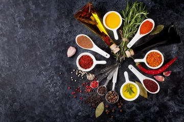 Deurstickers Kruiden, specerijen en specerijen © karandaev
