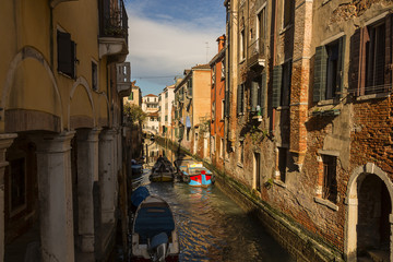 Obraz na płótnie Canvas Venice streets, channels, water, boats and love