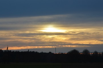 Zachód słońca nad wsią © ptrm1