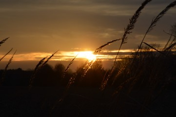 Zachód słońca nad wsią © ptrm1