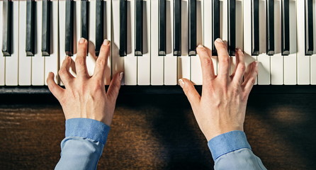 hands playing the piano © Yuriy Kobets