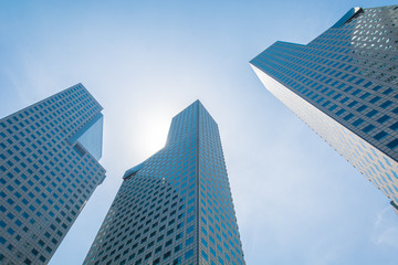Obraz na płótnie Canvas Skyscraper building at singapore - bright light processing style