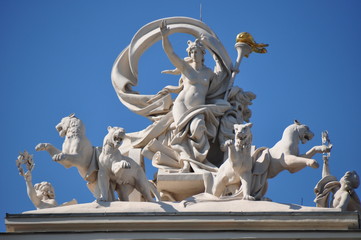 Odessa - Muse Melpomene auf dem Streitwagen des Hauptportikus der Oper 