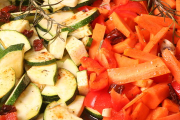 Zucchini und Karotten