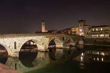 Fototapeta na wymiar Ponte Pietra in the old town of Verona