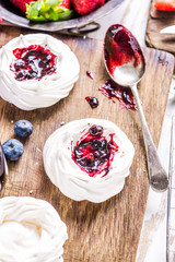 Filling meringue with berry marmelade