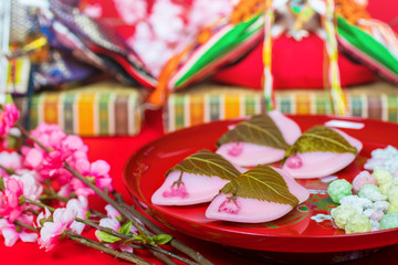 雛菓子と雛飾り
