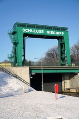 Fototapeta Schleuse in Niegripp bei Magdeburg im Winter obraz