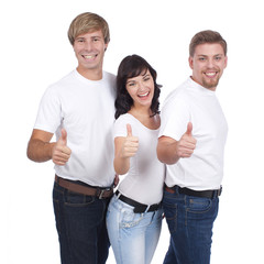 Drei junge positive Menschen mit Daumen hoch 