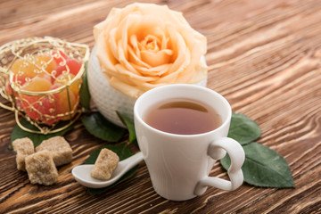 Obraz na płótnie Canvas Tea cups with teapot on old wooden table