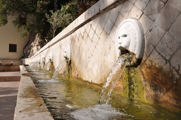 historischer Löwenkopfbrunnen in Spili / Kreta