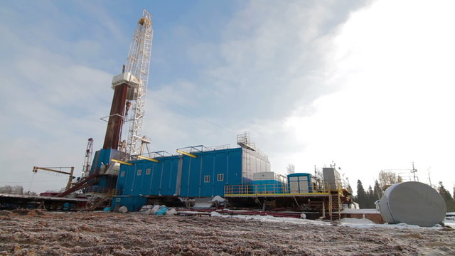 Drilling rig Winter
