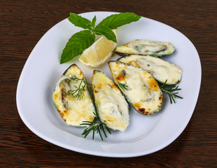 Mussels backed in cream sauce
