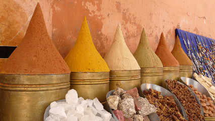 Gewürze auf einem orientalischen Markt