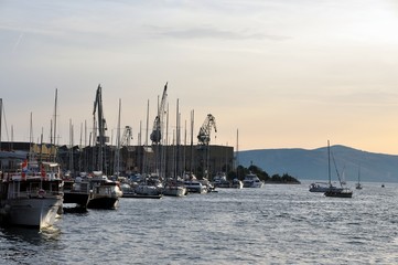 Яхты в порту