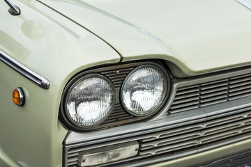 Obraz na płótnie Canvas 古い車のヘッドライト　Head lamp of the nostalgic car