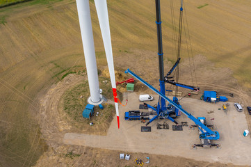 Luftbild der Errichtung einer Windenergieanlage Stern Montage