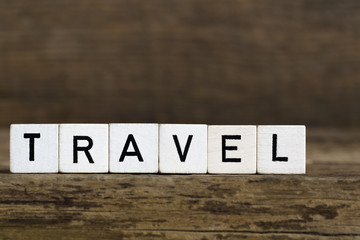 Naklejka premium The word travel written in cubes