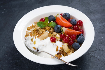 Baked muesli with fresh berries and yogurt, closeup