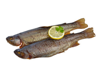 Zwei geräucherte Regenbogenforellen freigestellt auf weiß - two smoked rainbow trouts isolated on...