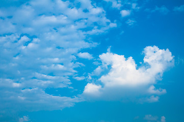 Fototapeta na wymiar blue sky with gray and white cloud
