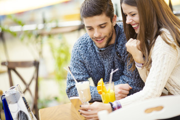 Obraz premium Close up of a happy couple enjoying time together