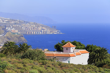 Fototapeta na wymiar Vista desde Güimar en Tenerife, Islas Canarias, España.