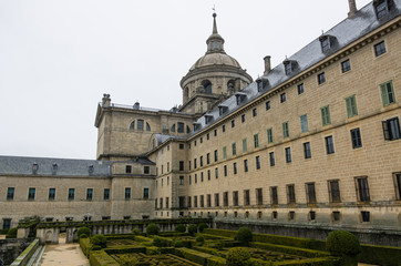Fototapeta na wymiar Royal Monastery of San Lorenzo de El Escorial 