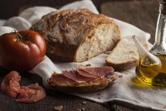 Typical Catalan Pan Tumaca (Bread with Tomato)