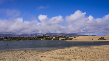 Wolken über Süßwasseroase in Maspalomas auf Gran Canaria