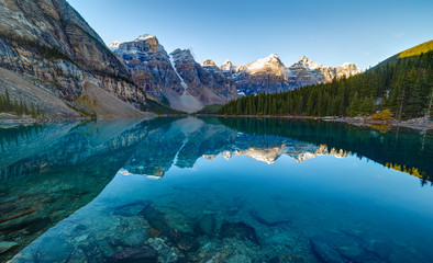 Obraz na płótnie Canvas Moraine lake panorama in Banff National Park, Alberta, Canada