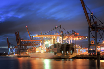 Obraz premium Container Terminal in Hamburg, Germany. Blue hour. 