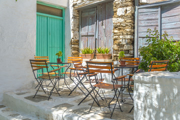 Fototapeta na wymiar Traditional greek cafe in the narrow streets of Mykonos, Greece.