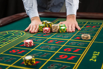 Picture of a green table and betting with chips.