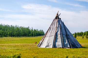 Mongolian teepee © Lucy Brown