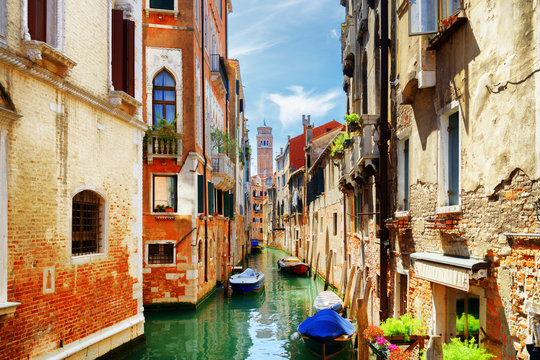 Fototapeta View of the Rio di San Cassiano Canal in Venice, Italy