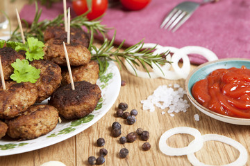 Frikadellen mit Ketchup
