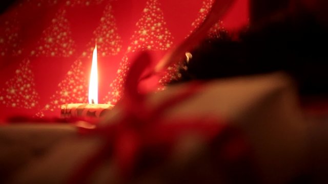 Подарок и свеча