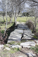 Puente de piedra en Fresnedillas de la Oliva, Madrid,