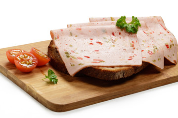 Paprika Leberkäse auf Graubrot 