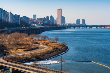 Fototapeta premium Seoul Subway and Bridge at Hanriver in Seoul, South korea